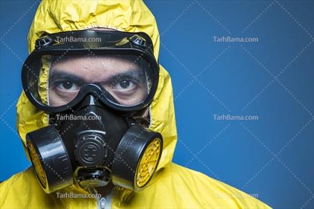 تصویر مرد با ماسک شیمیایی